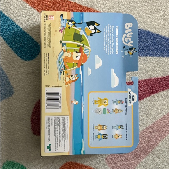 Bluey Family Beach Day 4-Pack Figures Set - Picture 2 of 5
